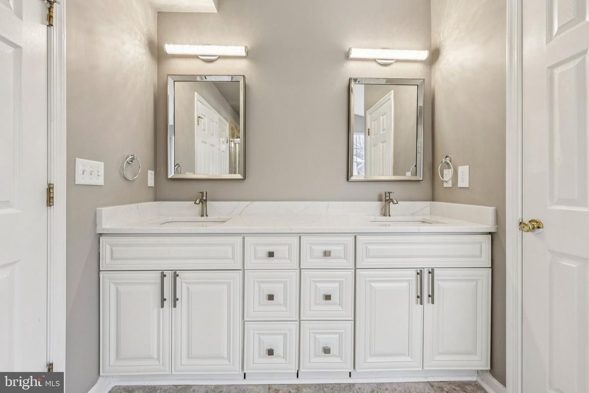 Bathroom, Dual Sink Vanities, Interior