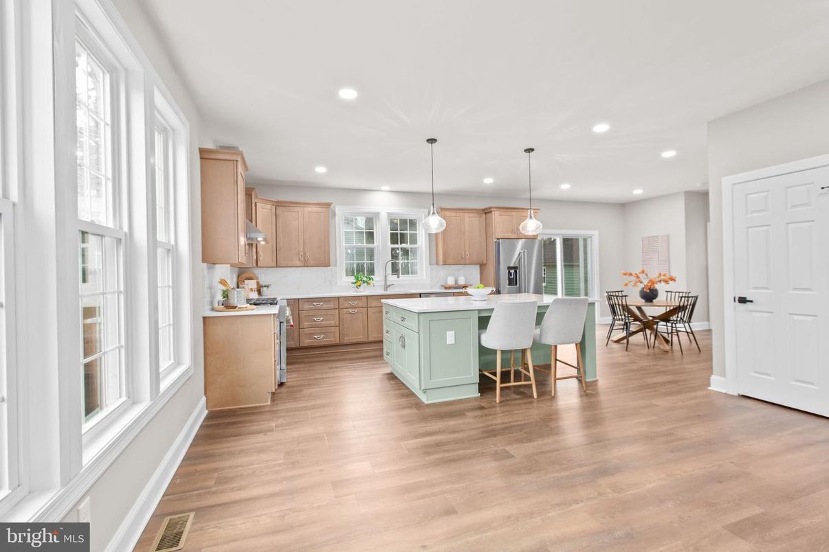 Dining room, Interior, Kitchen, Pendant Lights, Recessed Lighting, Wood Texture Flooring