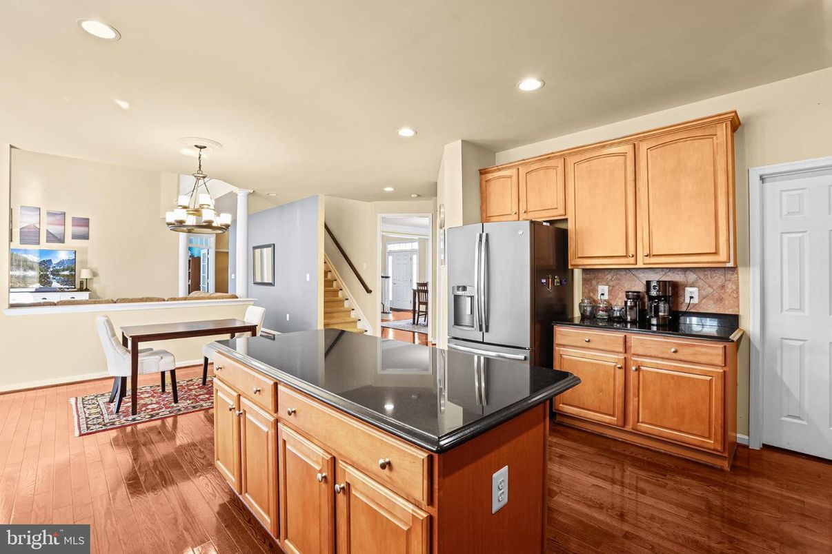 Chandelier, Dining room, Interior, Kitchen, Pendant Lights, Recessed Lighting, Wood Texture Flooring