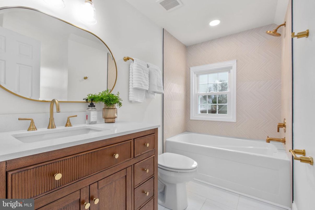 Bathroom, Interior, Recessed Lighting