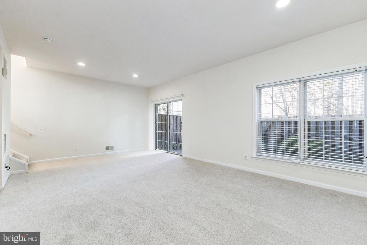 Empty room, Interior, Recessed Lighting