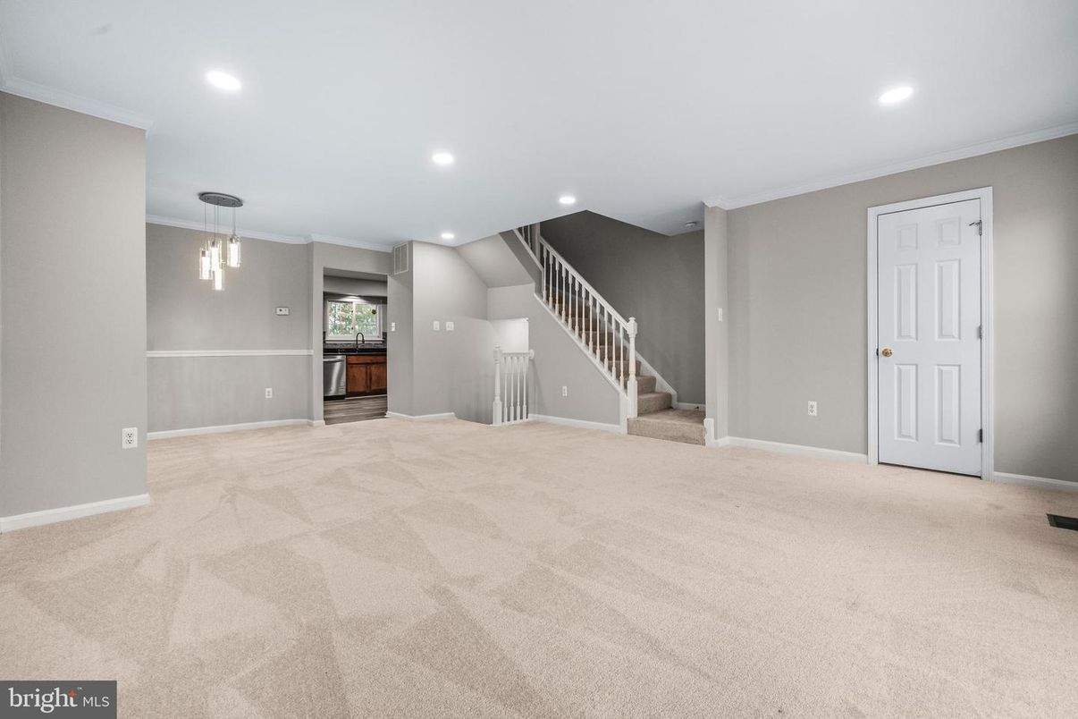 Empty room, Interior, Pendant Lights, Recessed Lighting
