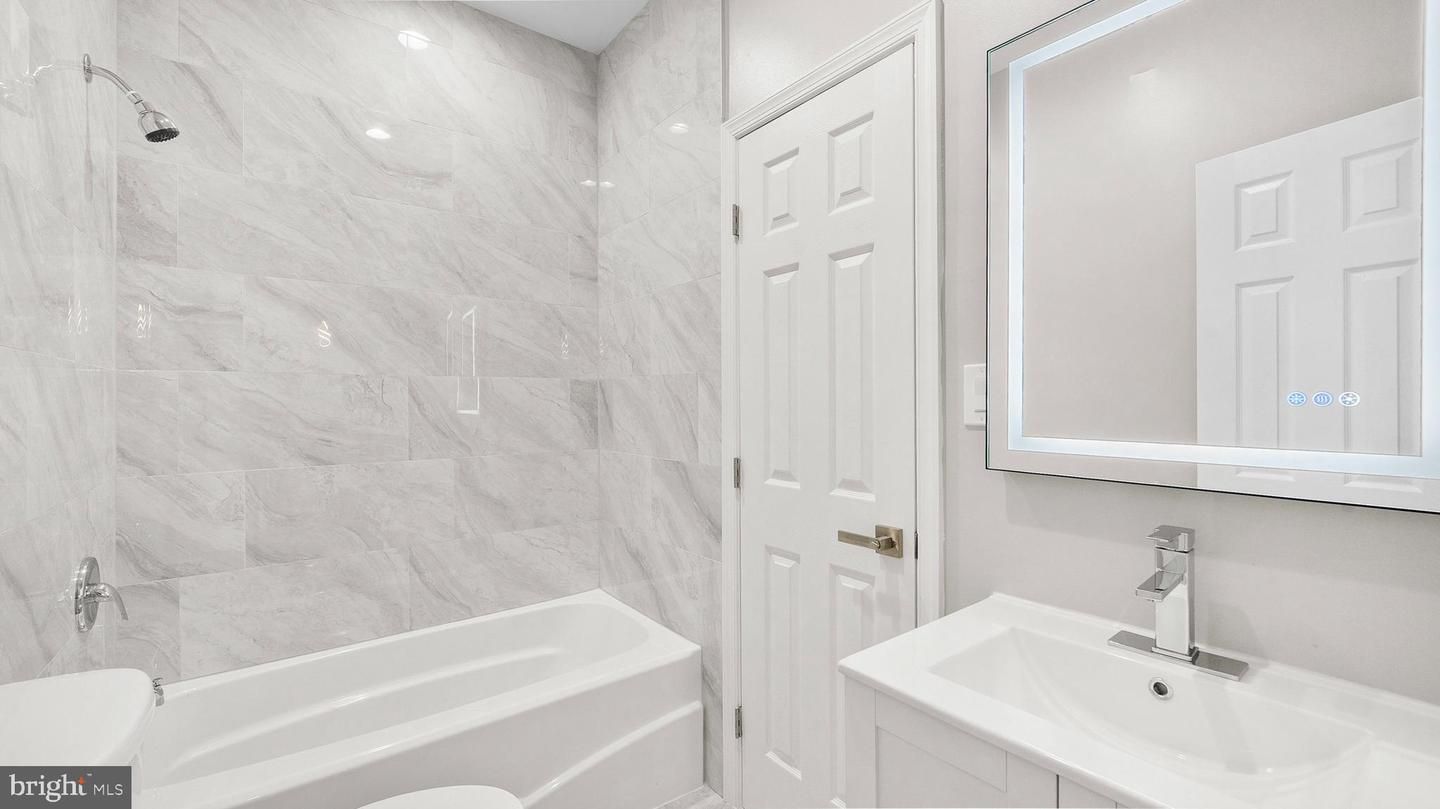 Bathroom, Interior, Marble Walls