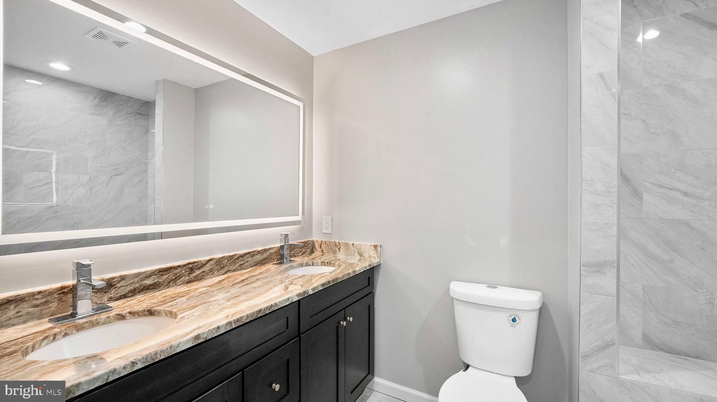 Bathroom, Interior, Marble Walls, Recessed Lighting