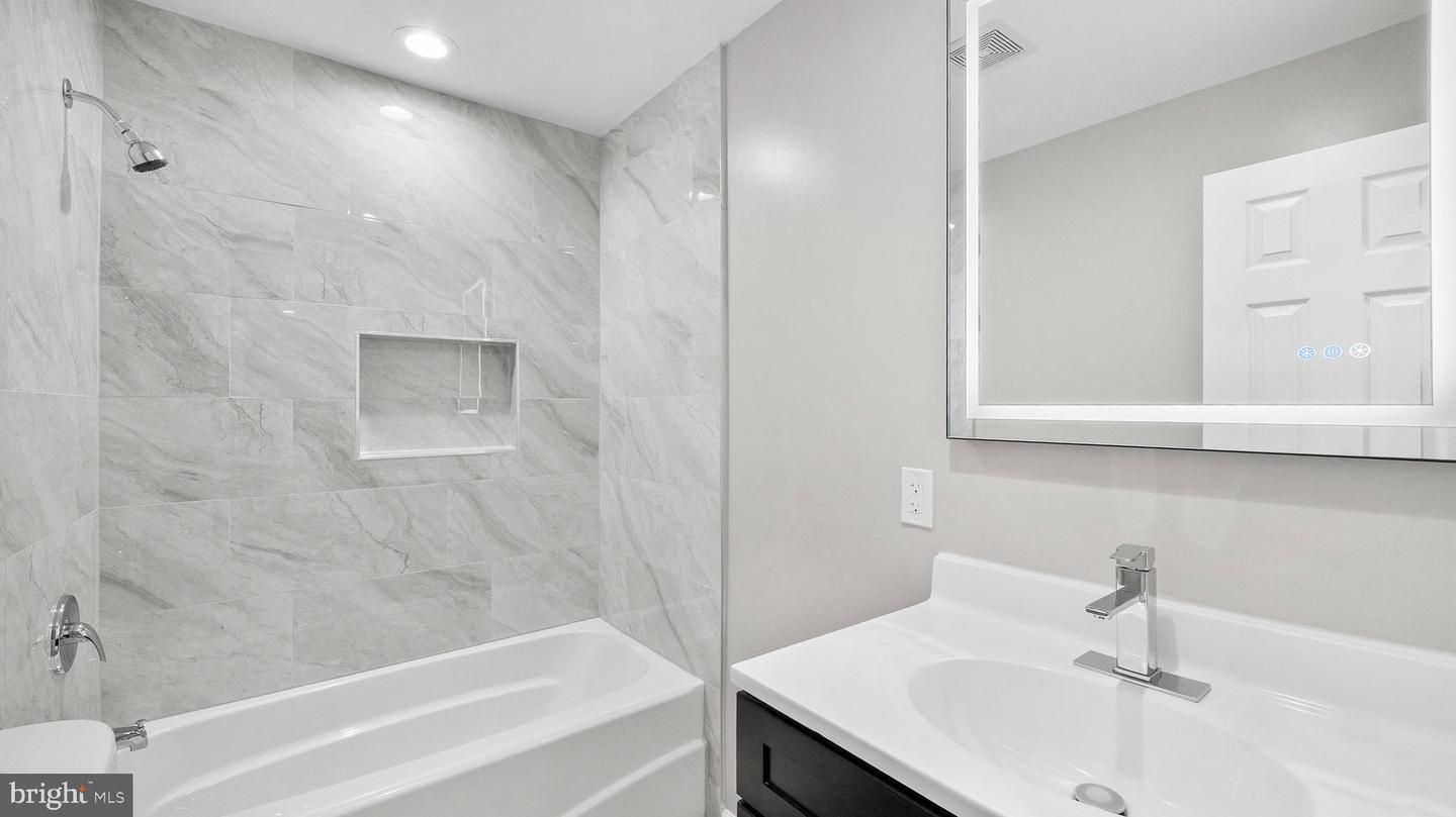 Bathroom, Interior, Marble Walls, Recessed Lighting