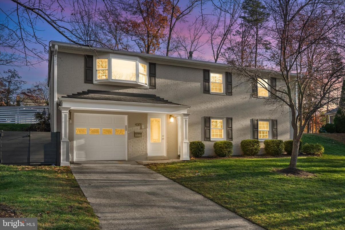 Attached, Exterior, Facade, Split Level