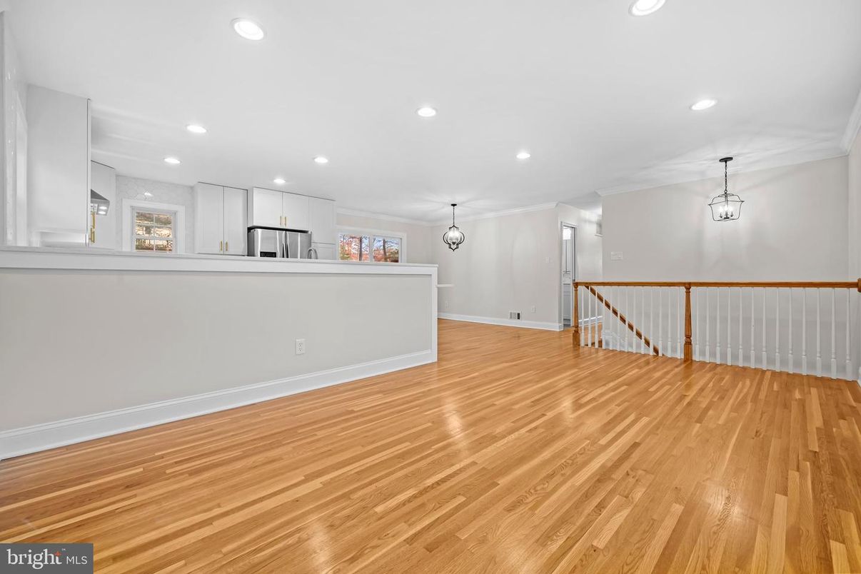 Empty room, Interior, Pendant Lights, Recessed Lighting, Wood Texture Flooring