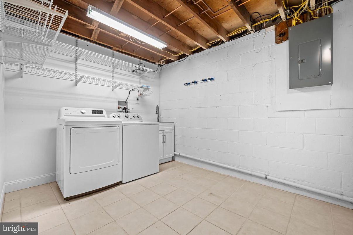 Interior, Stone Walls, Washer, Wooden Beams