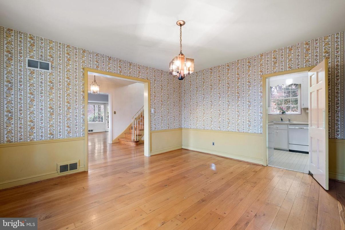 Empty room, Interior, Pendant Lights, Wood Texture Flooring