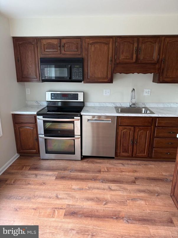 Interior, Kitchen, Stainless Steel Appliances, Wood Texture Flooring