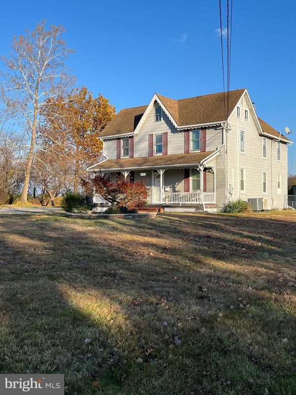 Backyard, Exterior, Facade, Farmhouse