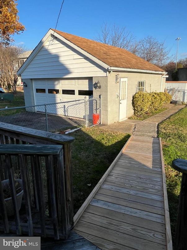 Detached Garage, Exterior