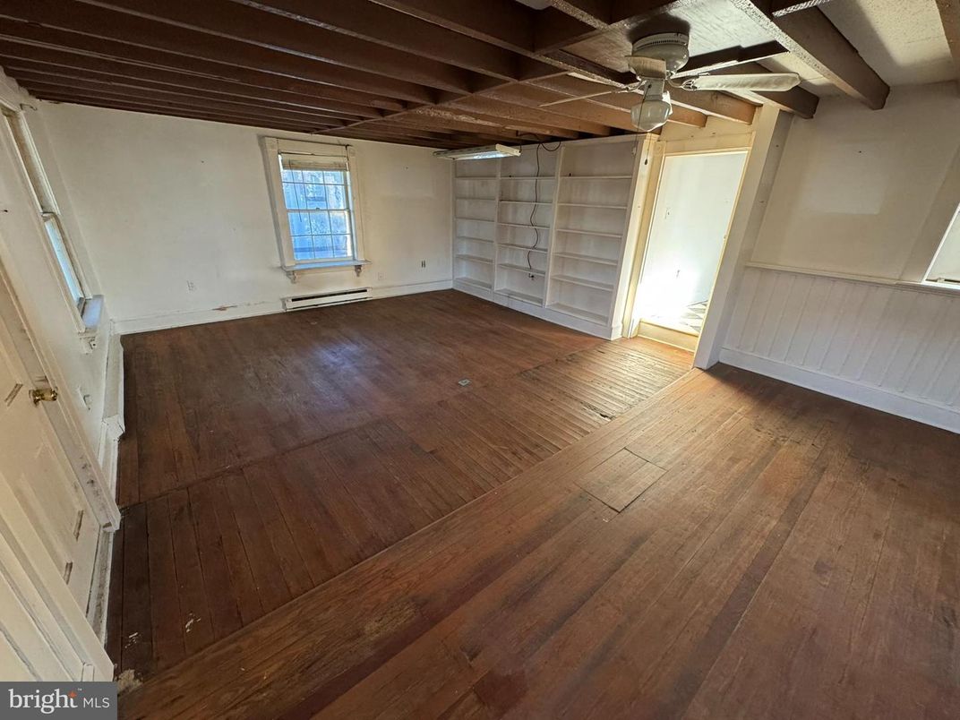 Empty room, Interior, Wooden Beams, Wood Texture Flooring