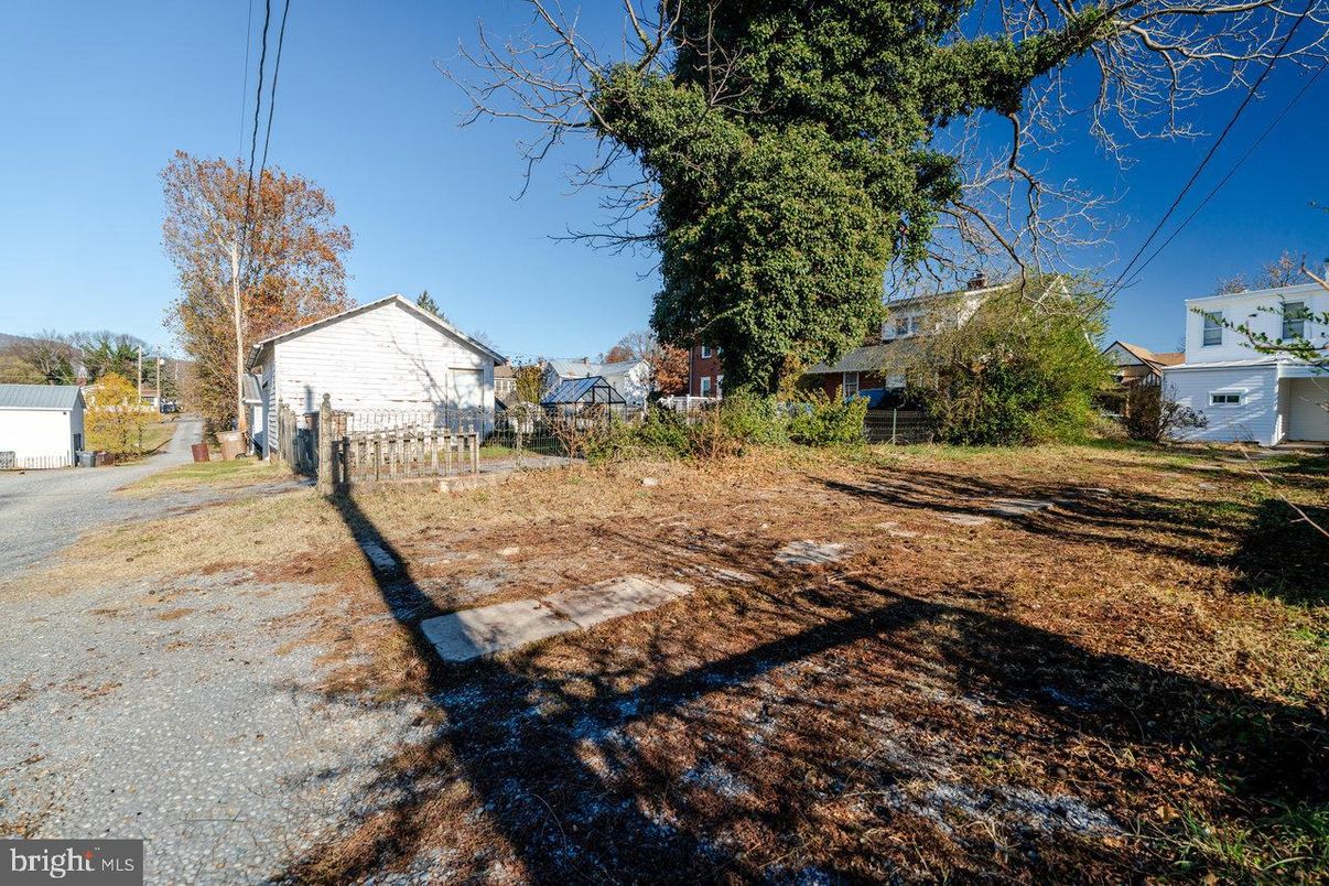 Backyard, Detached Garage, Exterior