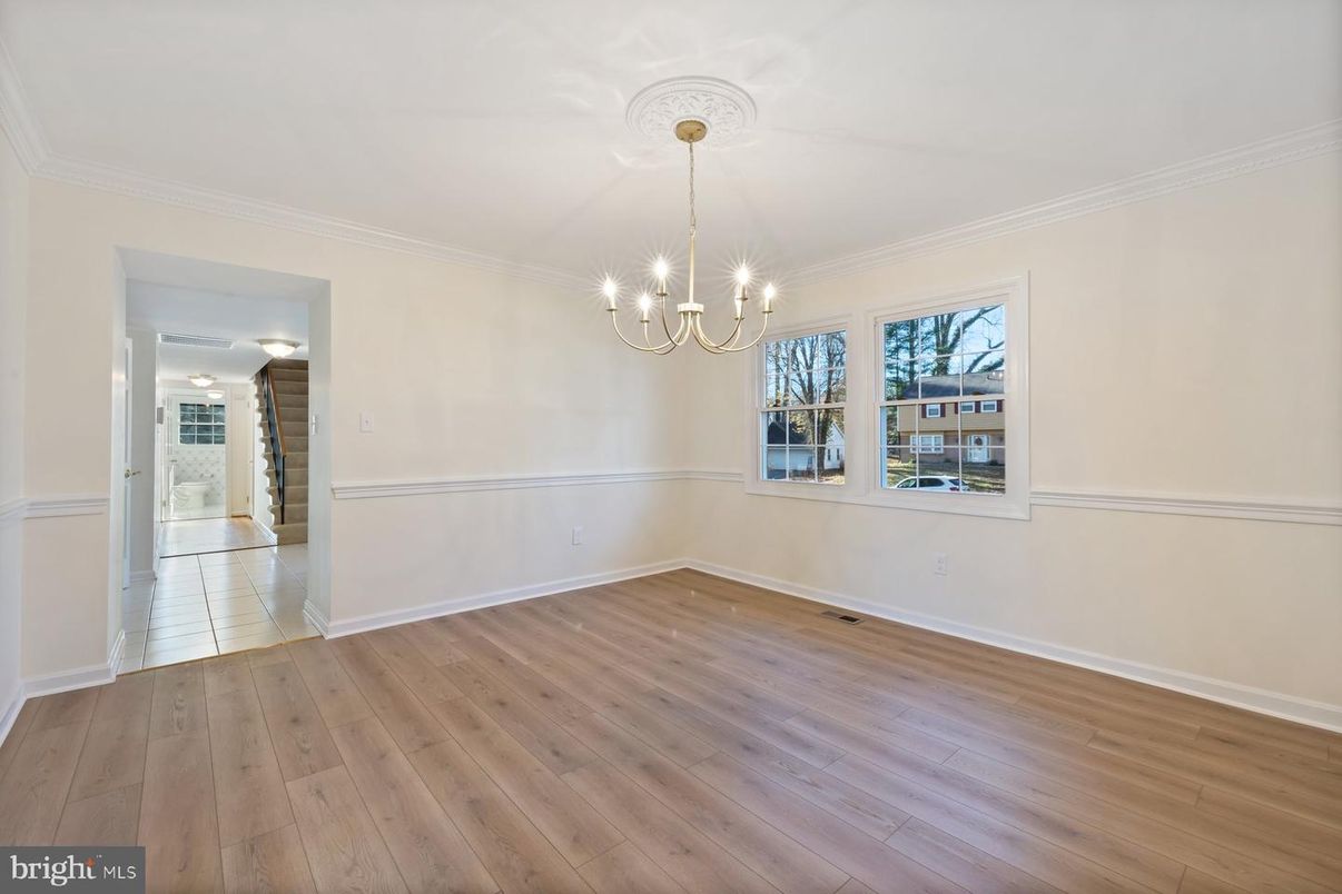 Chandelier, Empty room, Interior, Wood Texture Flooring