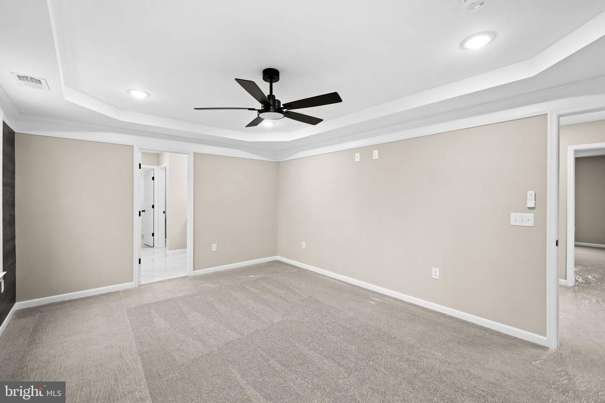 Empty room, Interior, Recessed Lighting