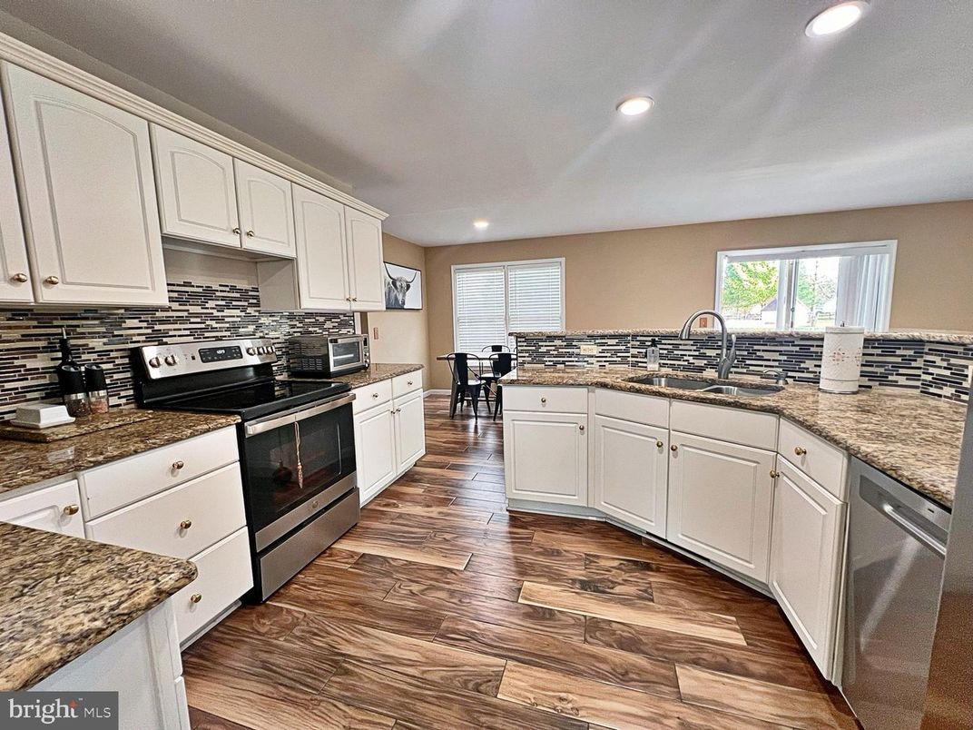 Dining room, Interior, Kitchen, Recessed Lighting, Stainless Steel Appliances, Wood Texture Flooring