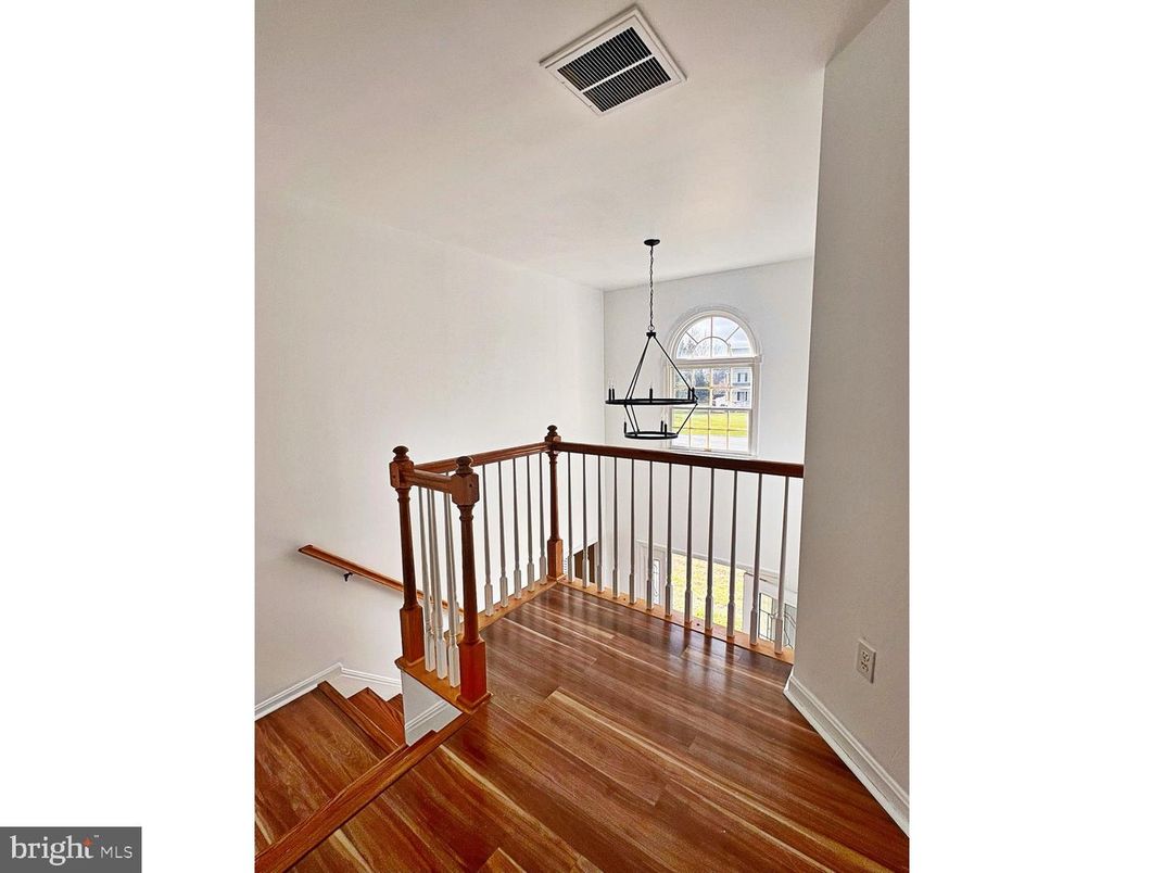 Interior, Pendant Lights, Wood Texture Flooring