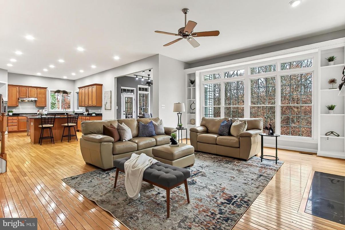 Interior, Kitchen, Living room, Recessed Lighting, Wood Texture Flooring