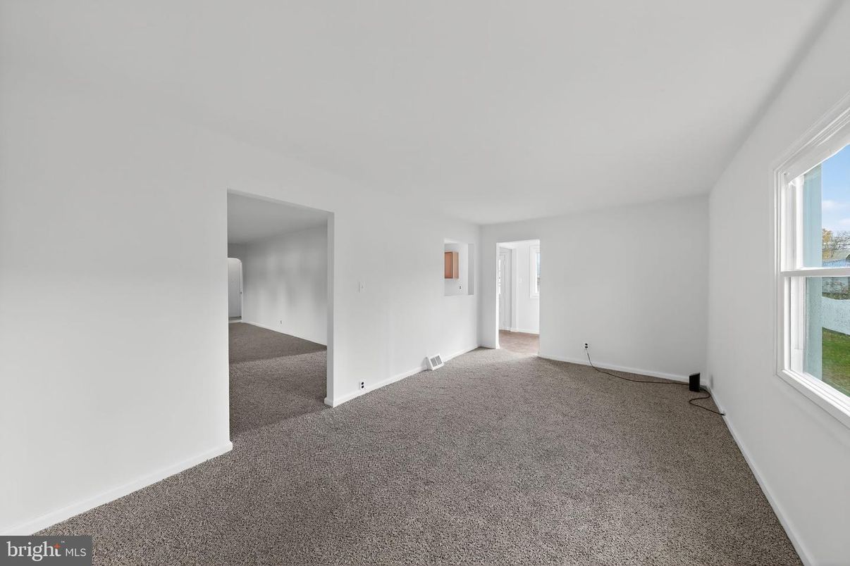 Empty room, Interior, Water