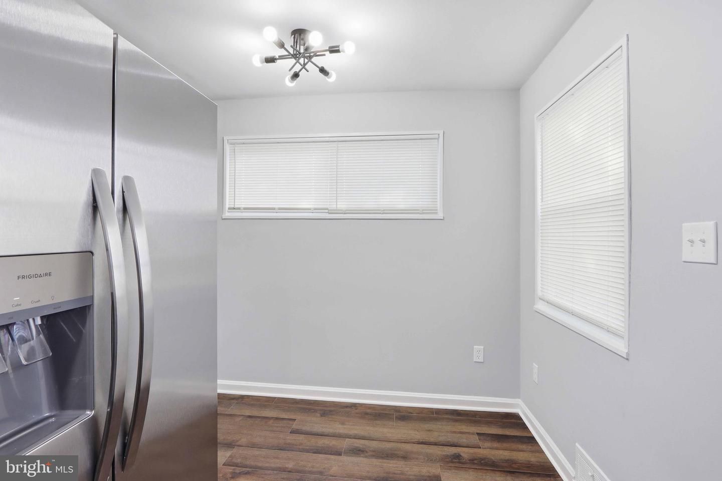 Interior, Kitchen, Pendant Lights, Wood Texture Flooring