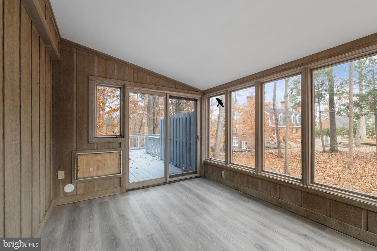 Empty room, Interior, Sun Room, Wood Texture Flooring, Wooden Walls