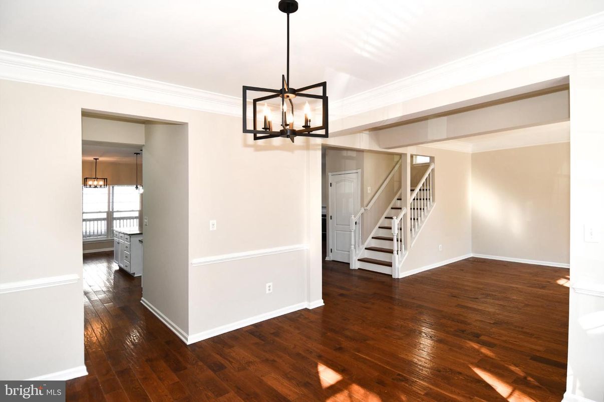 Empty room, Interior, Pendant Lights, Wood Texture Flooring