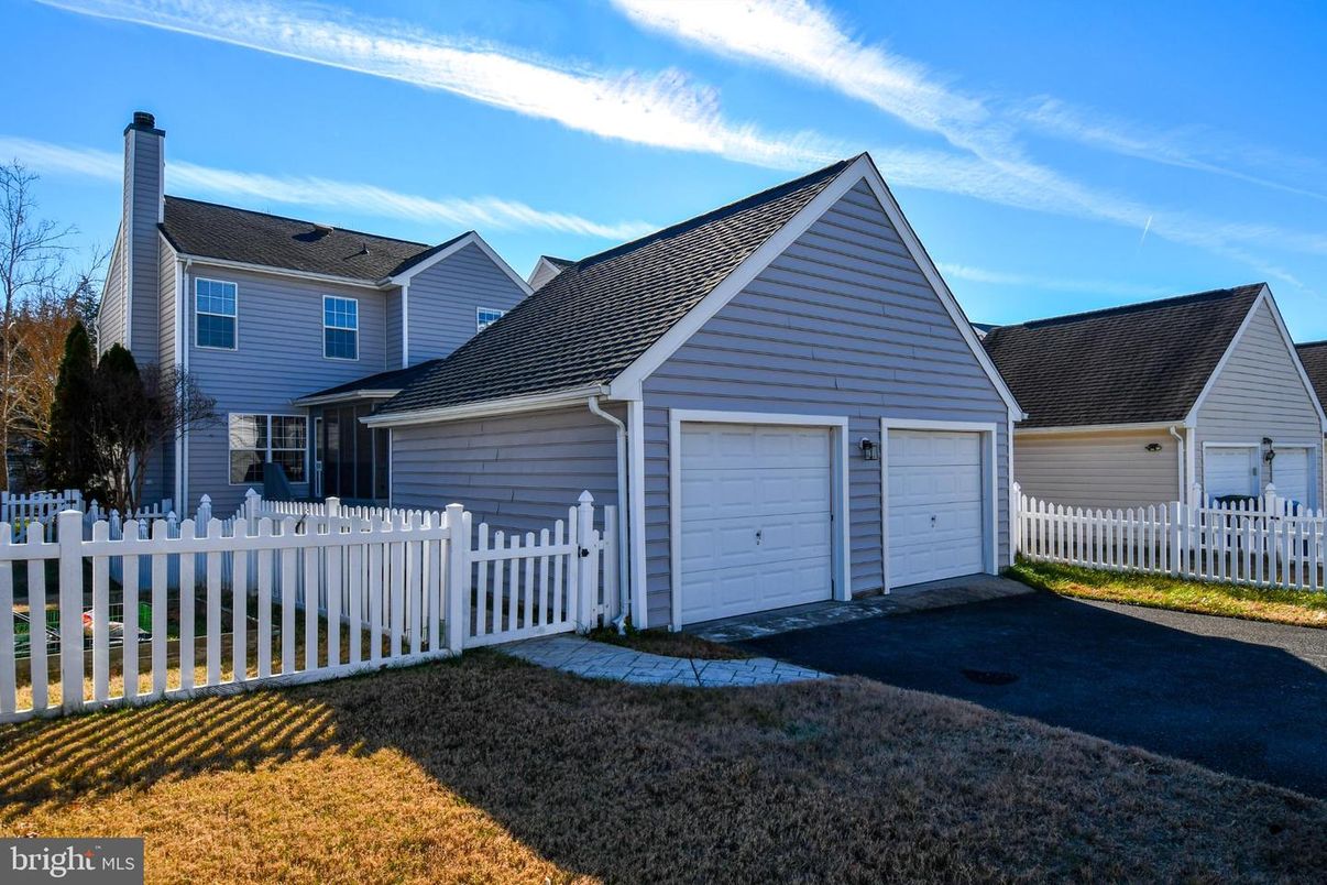 Detached Garage, Exterior