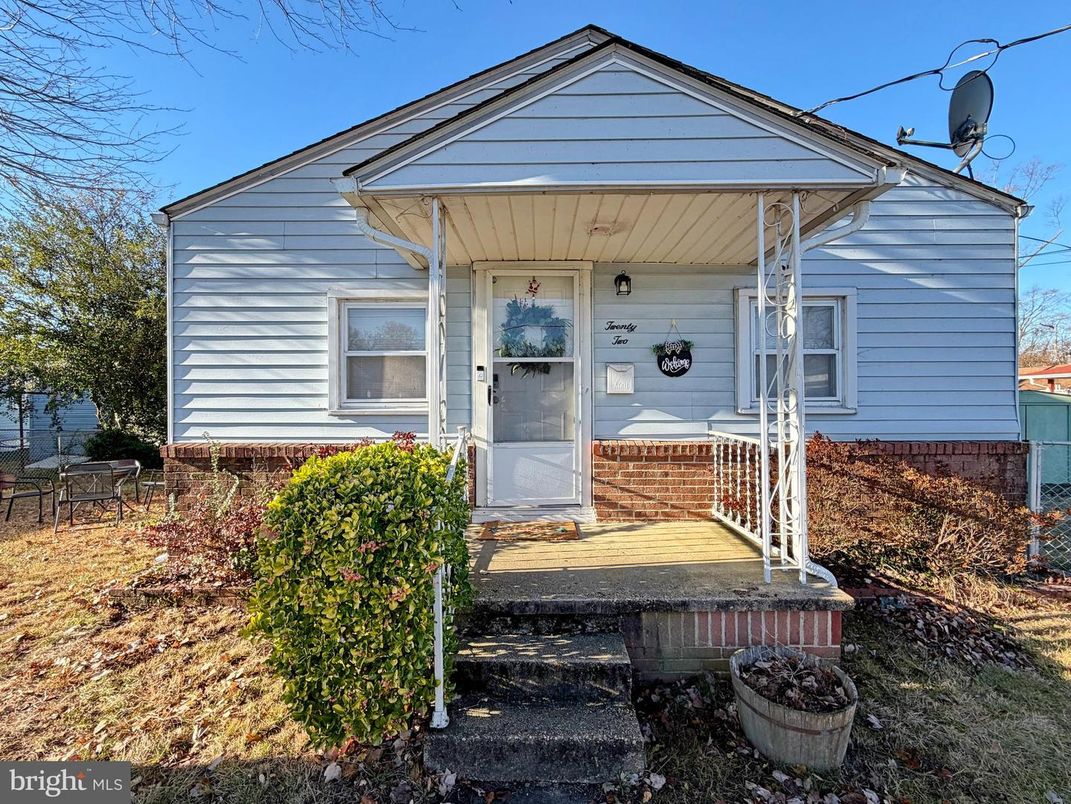 Exterior, Facade, None