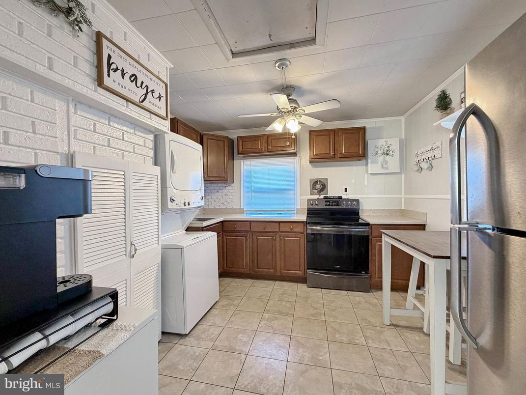 Interior, Kitchen, Stone Walls, Washer