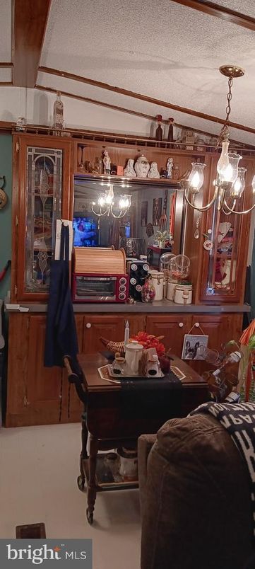 Chandelier, Interior