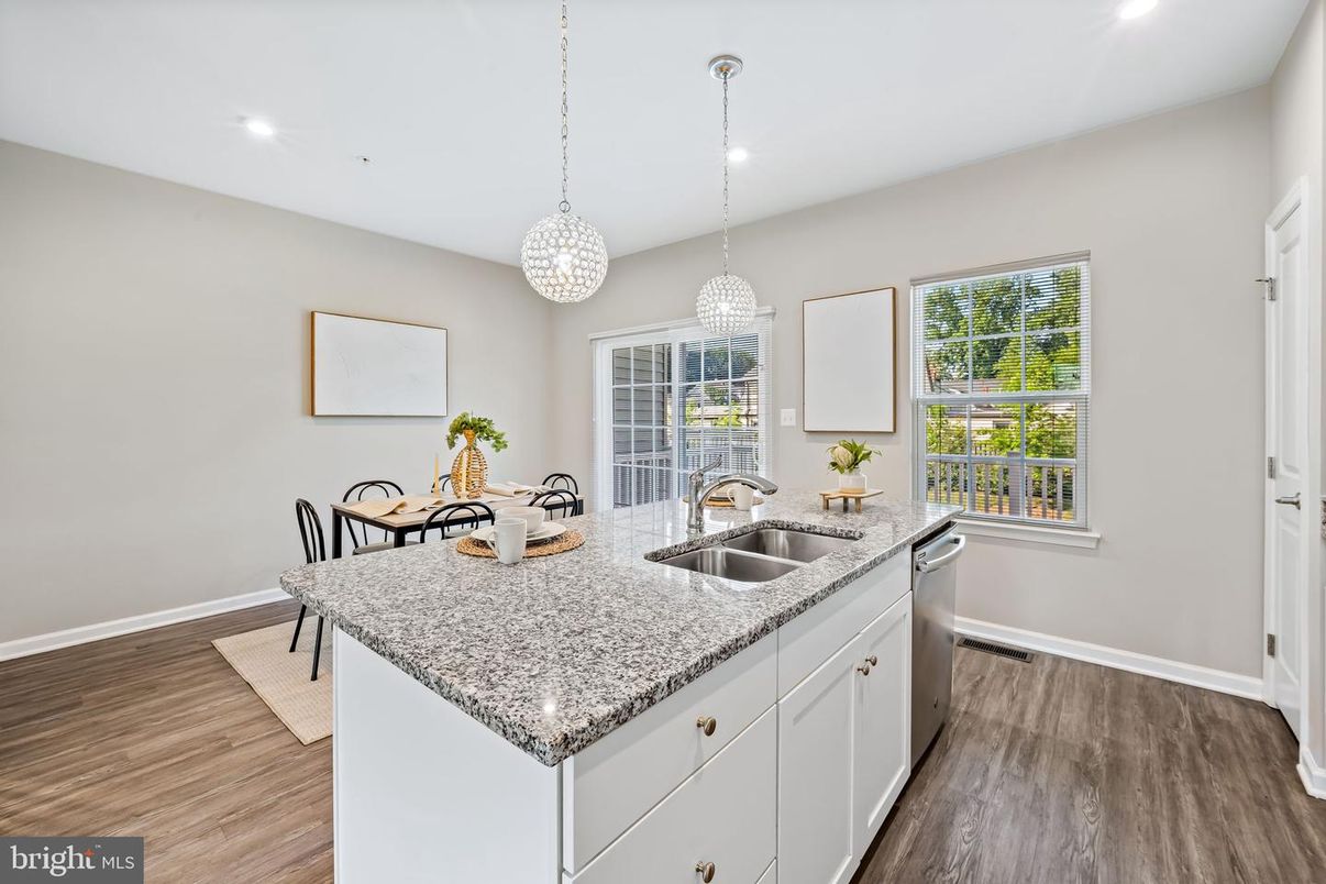Dining room, Interior, Kitchen, Pendant Lights, Recessed Lighting, Wood Texture Flooring
