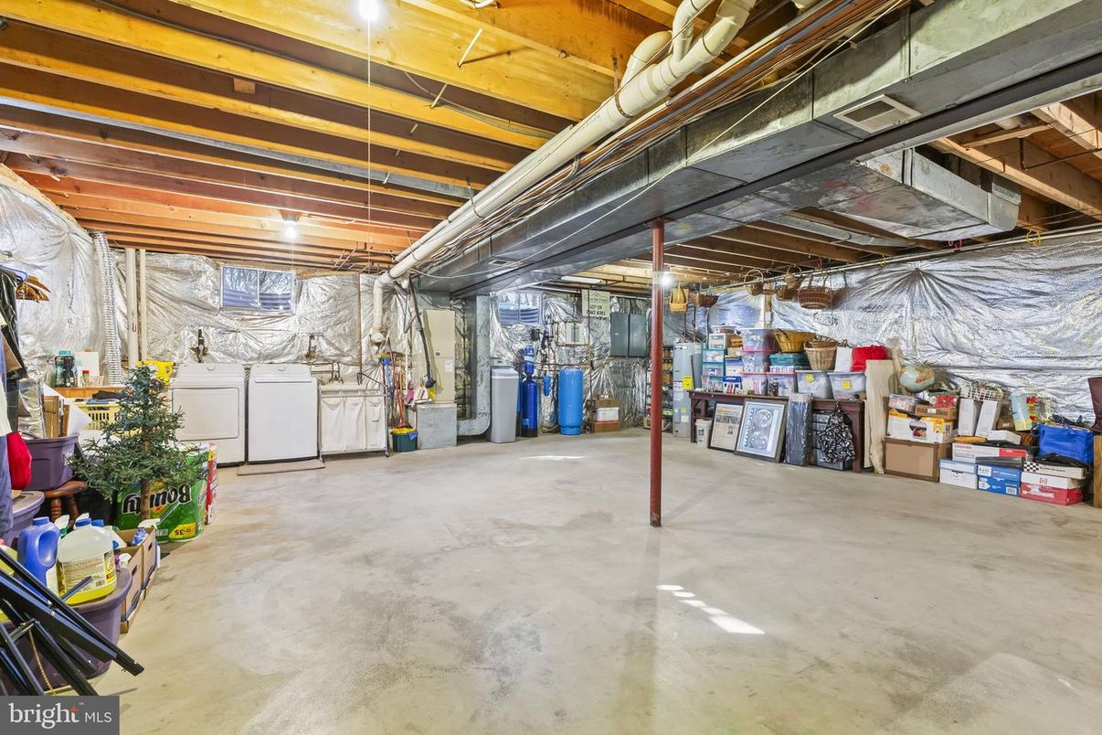 Interior, Washer, Wooden Beams