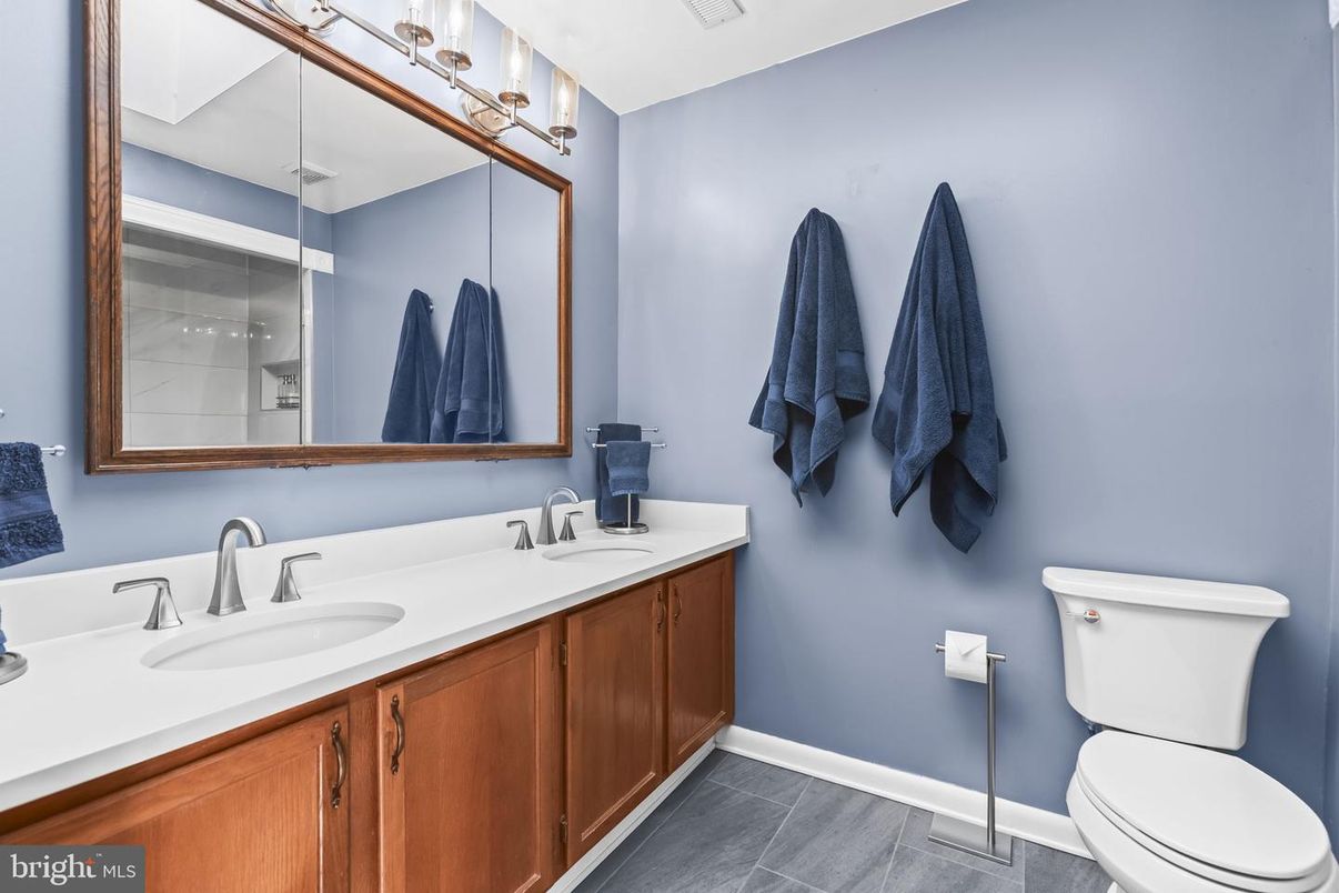 Bathroom, Dual Sink Vanities, Interior