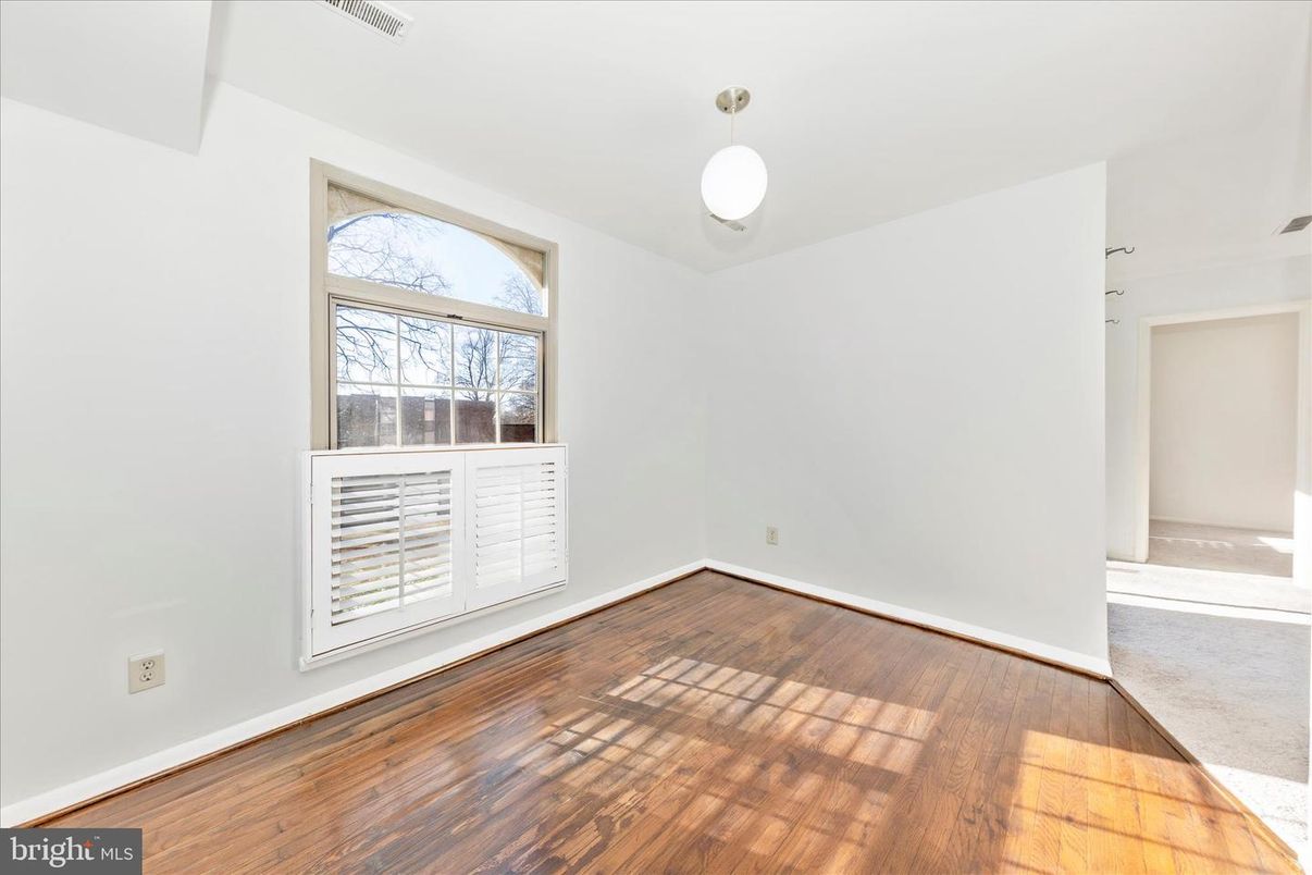 Empty room, Interior, Pendant Lights, Wood Texture Flooring