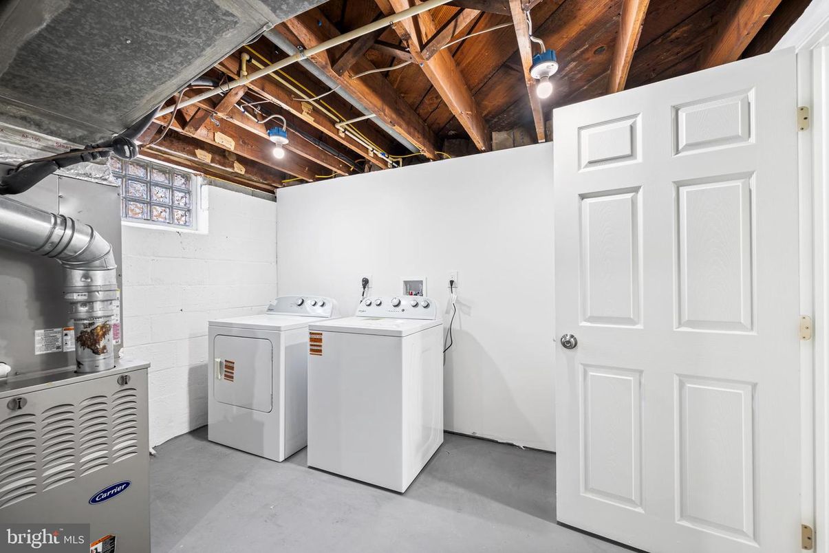 Interior, Washer, Wooden Beams, Wooden Ceilings