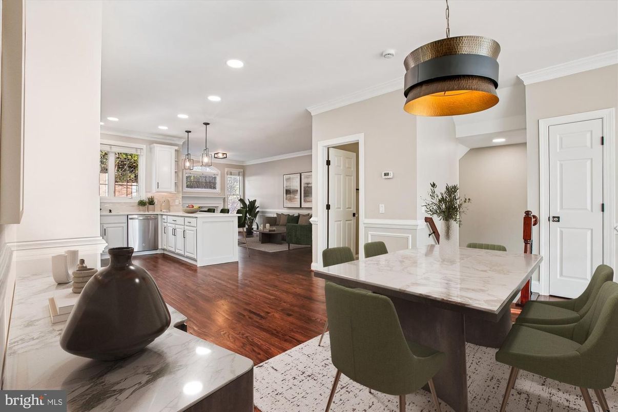 Dining room, Interior, Kitchen, Pendant Lights, Recessed Lighting, Wood Texture Flooring