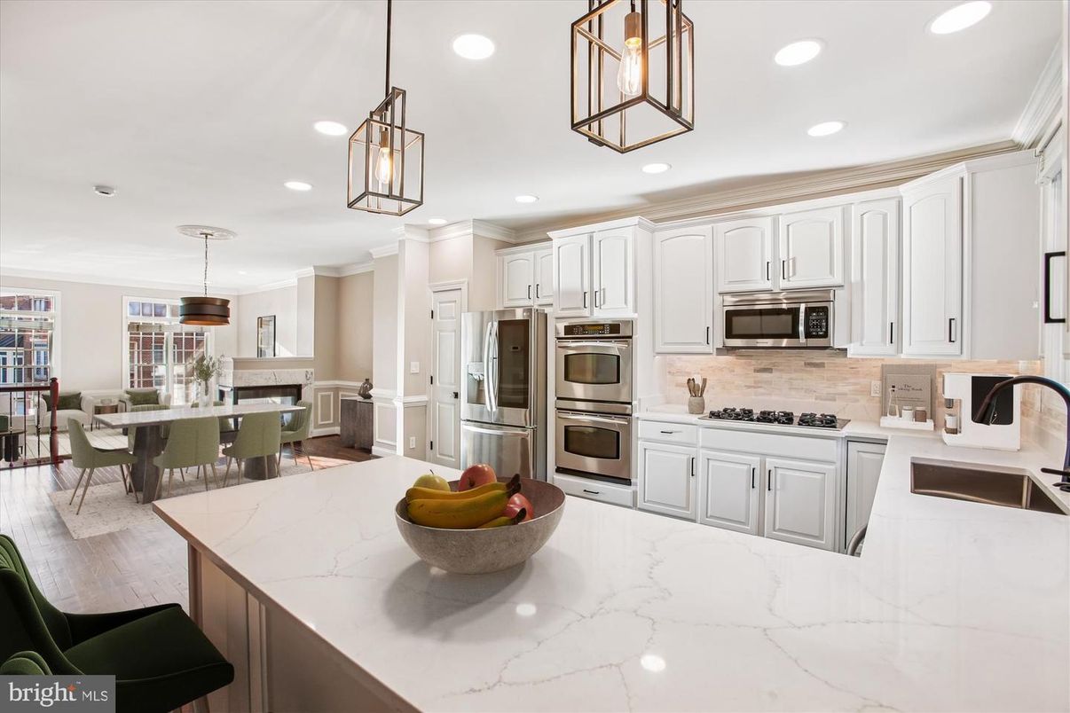 Dining room, Interior, Kitchen, Pendant Lights, Recessed Lighting, Stainless Steel Appliances, Wood Texture Flooring