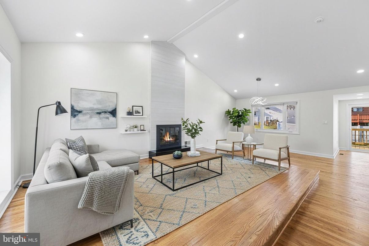 Fireplace, Interior, Living room, Pendant Lights, Recessed Lighting, Wood Texture Flooring