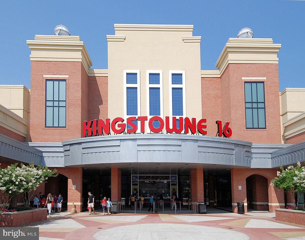 Exterior, Facade, Rowhouse