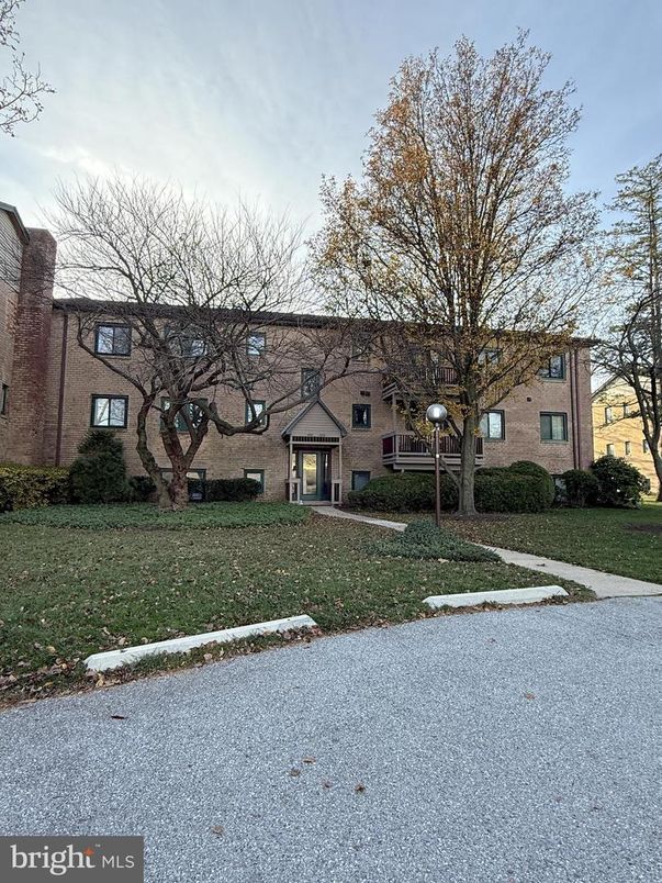 Backyard, Exterior, Facade, Brick Facade, Georgian