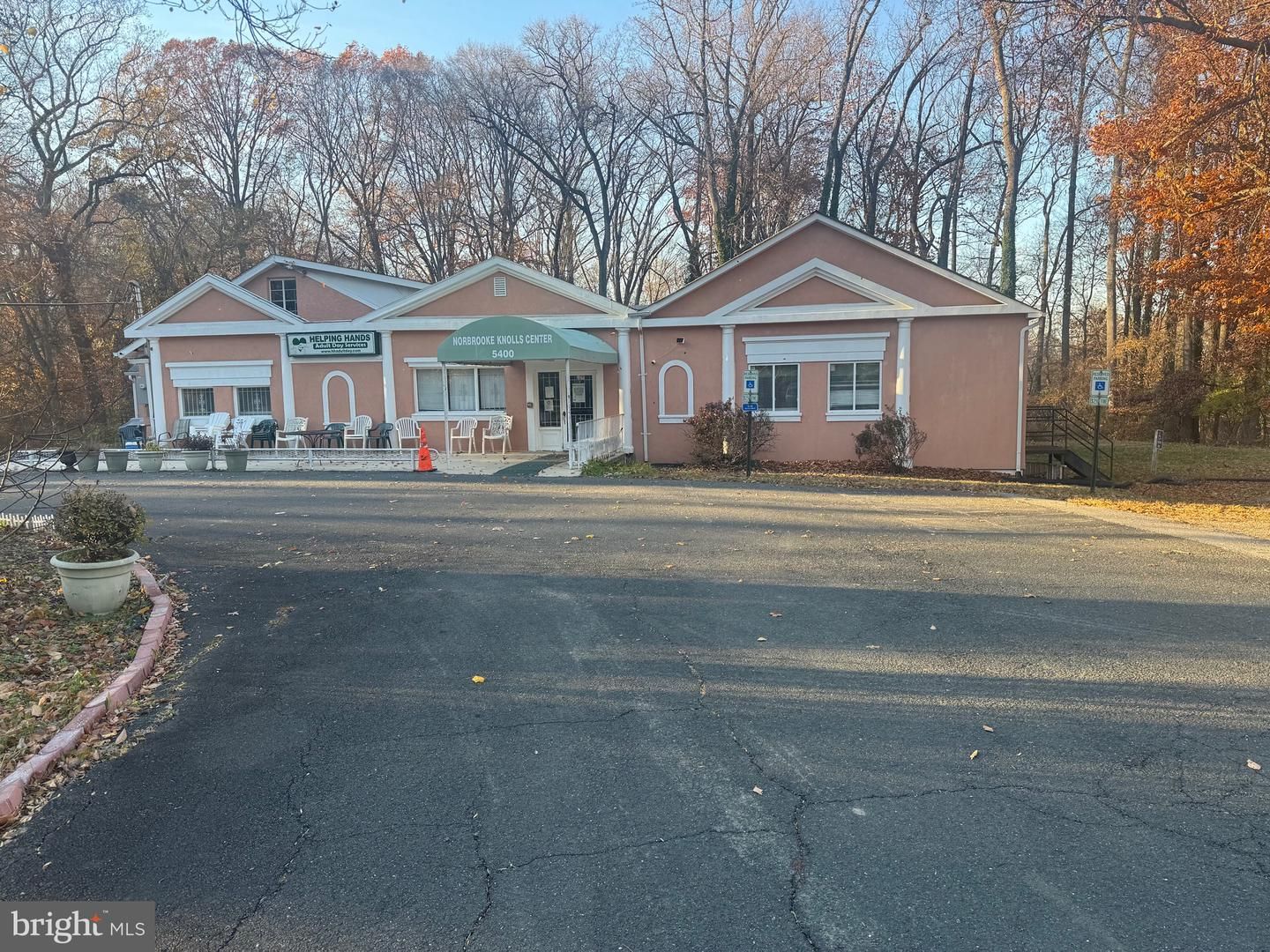 Exterior, Facade, Ranch