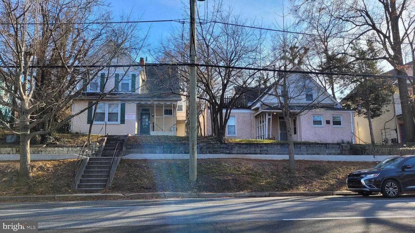 Exterior, Facade, Queen Anne Victorian