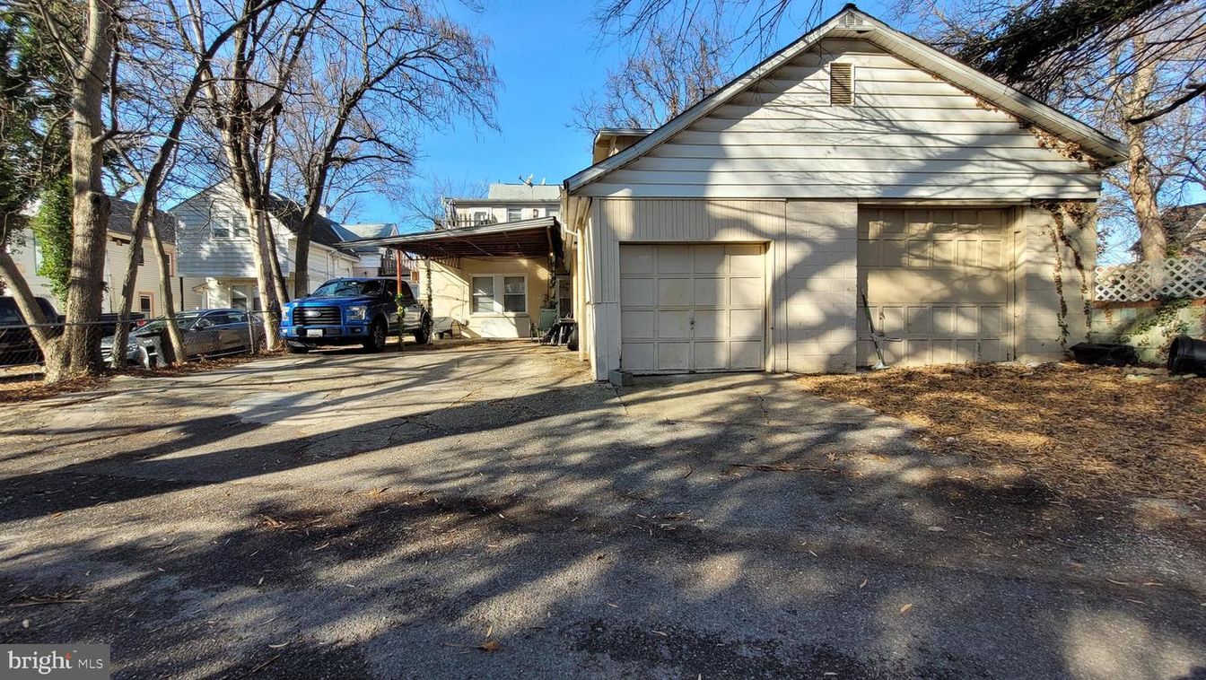 Detached Garage, Exterior