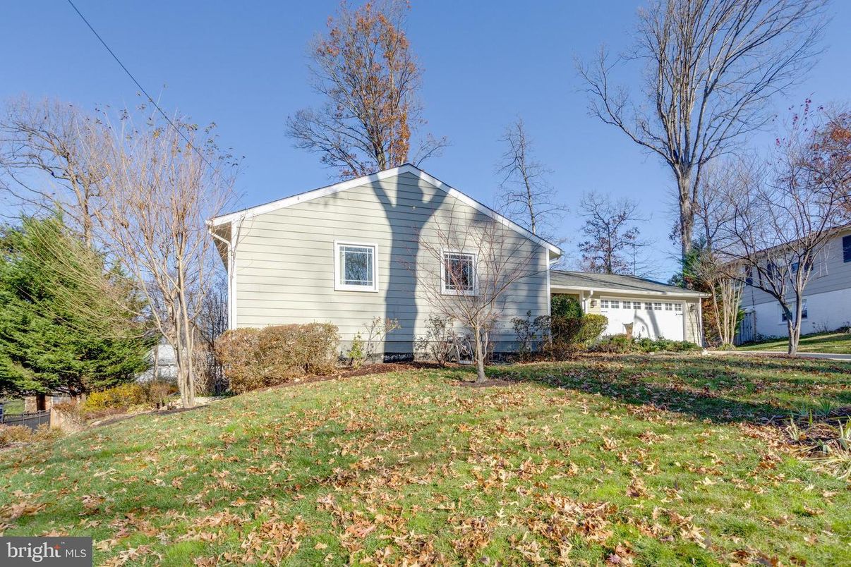 Backyard, Detached Garage, Exterior