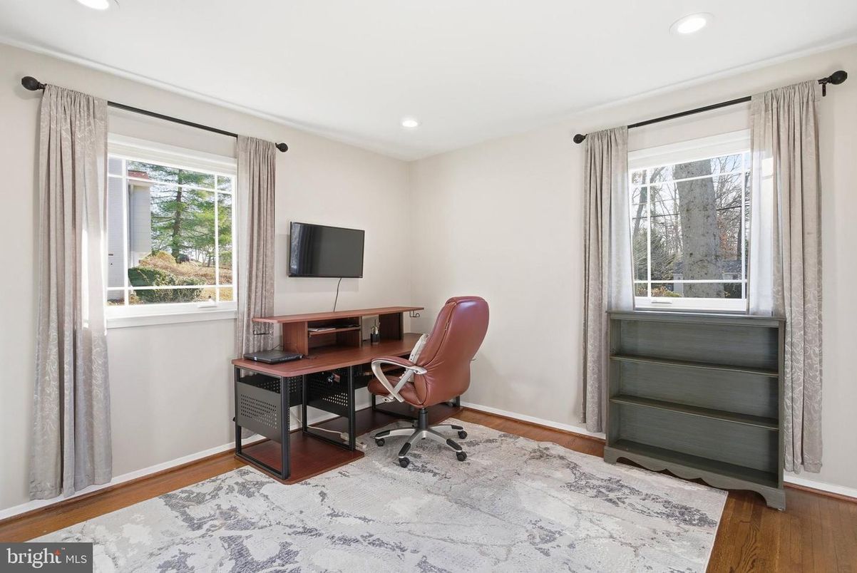 Home Office, Interior, Recessed Lighting, Wood Texture Flooring