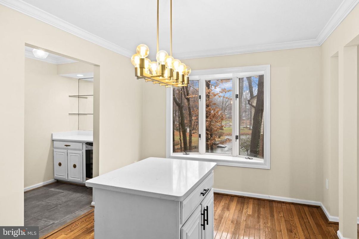 Interior, Pendant Lights, Wood Texture Flooring