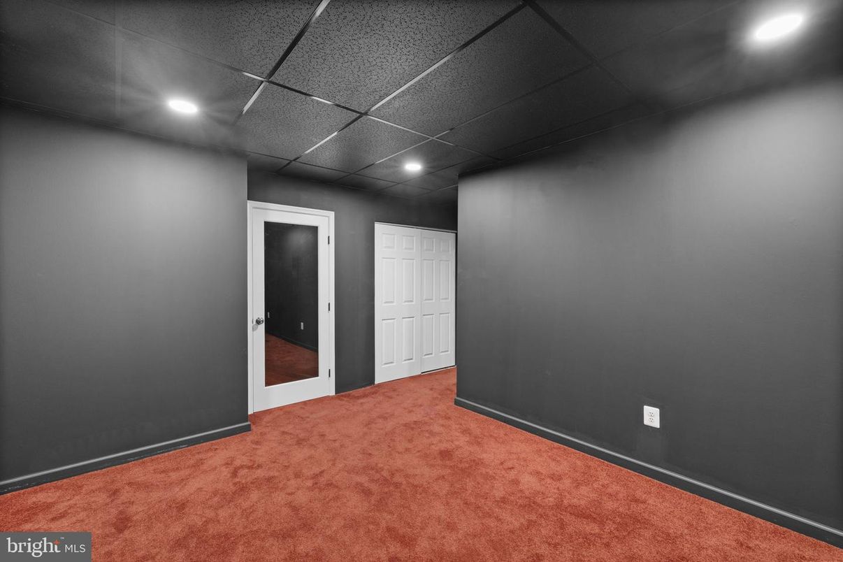 Empty room, Interior, Recessed Lighting