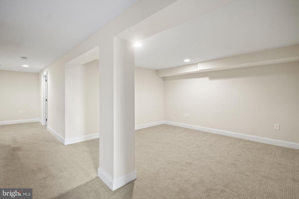 Empty room, Interior, Recessed Lighting