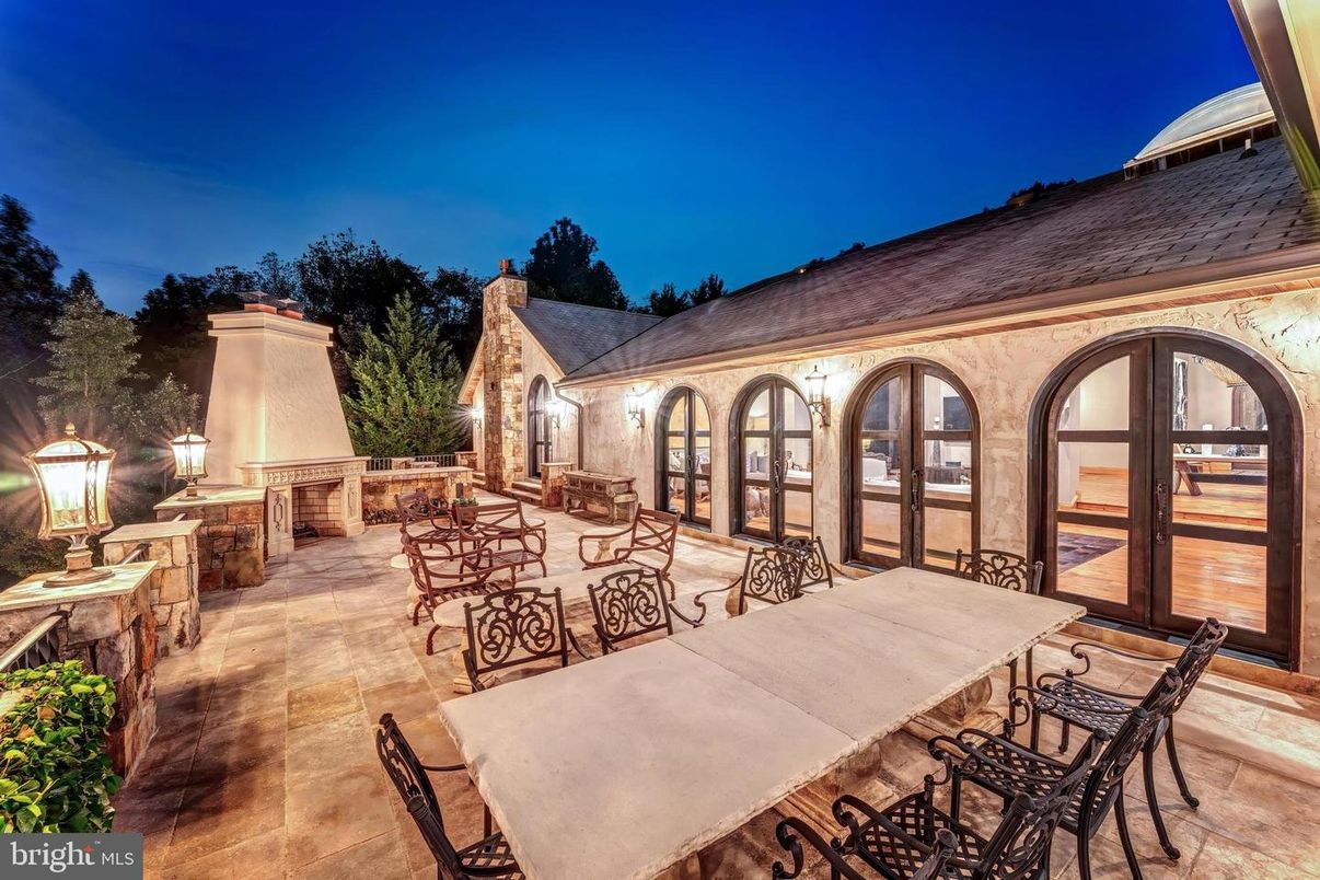 Exterior, Outdoor Kitchen